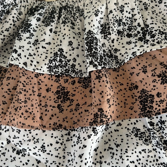 New Adorable Off The Shoulder Mocha Brown, Ivory Tiered Ruffle Floral Print Top - Picture 4 of 5